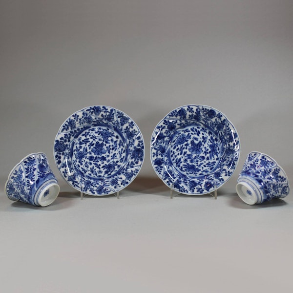 Pair of Chinese blue and white moulded teabowls and saucers, Kangxi (1662-1722) - image 1