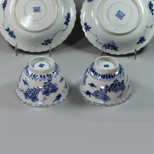 Pair of Chinese blue and white teabowls and saucers, Kangxi (1662-1722) - image 3