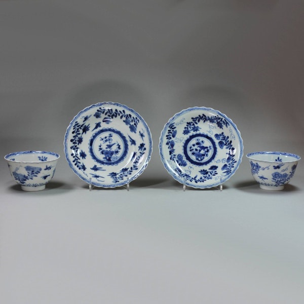 Pair of Chinese blue and white teabowls and saucers, Kangxi (1662-1722) - image 1