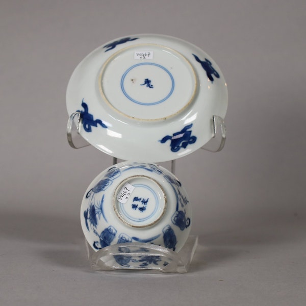 Chinese blue and white teabowl and saucer, Kangxi (1662-1722) - image 2