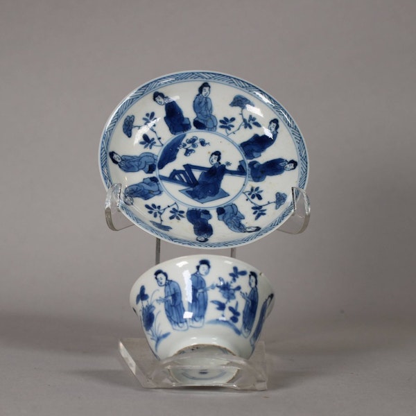 Chinese blue and white teabowl and saucer, Kangxi (1662-1722) - image 1