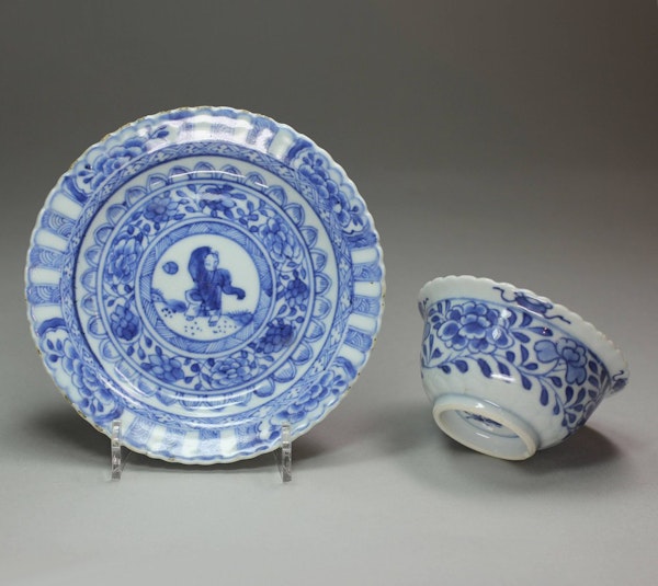 Chinese blue and white teabowl and saucer, Kangxi (1662-1722) - image 1