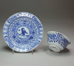 Chinese blue and white teabowl and saucer, Kangxi (1662-1722)