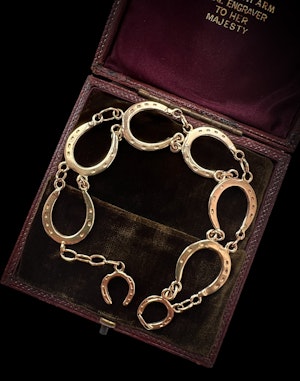 VINTAGE 9CT GOLD HORSESHOE BRACELET