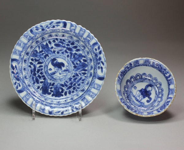 Chinese blue and white teabowl and saucer, Kangxi (1662-1722) - image 2