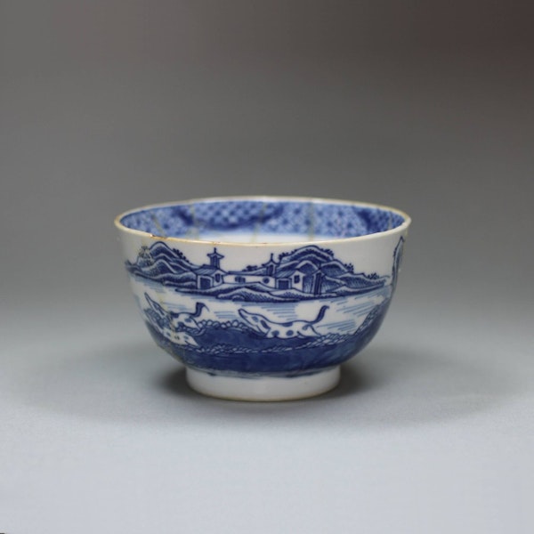 Very rare Chinese export blue and white teabowl, c.1770 - image 1