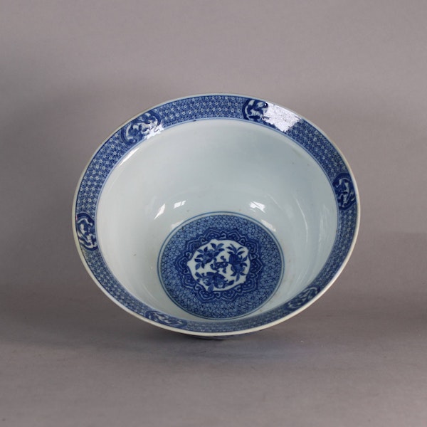 Exceptional Chinese blue and white klaptmuts bowl, Kangxi (1662-1722) - image 6