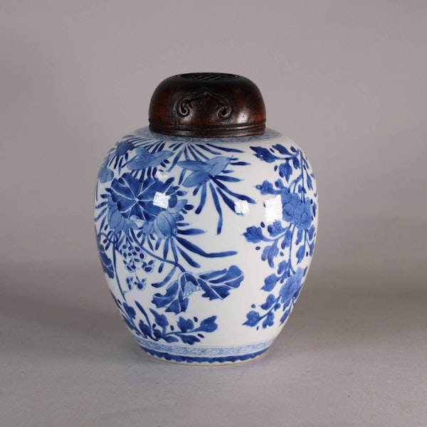 Chinese blue and white ovoid vase, Kangxi (1662-1722) - image 1