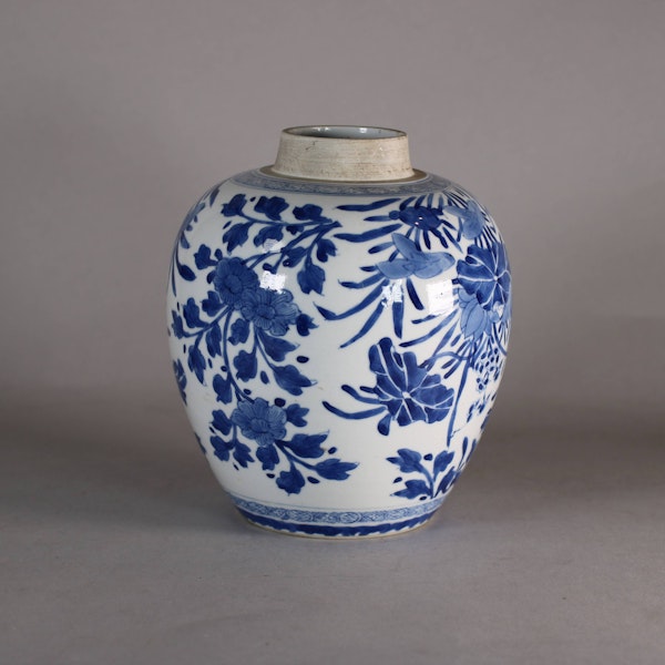 Chinese blue and white ovoid vase, Kangxi (1662-1722) - image 2