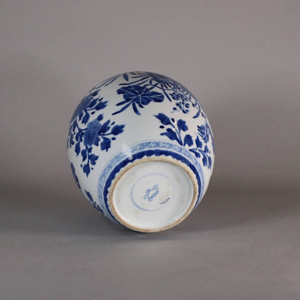 Chinese blue and white ovoid vase, Kangxi (1662-1722) - image 3