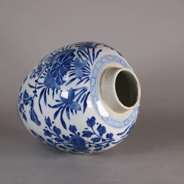 Chinese blue and white ovoid vase, Kangxi (1662-1722) - image 5