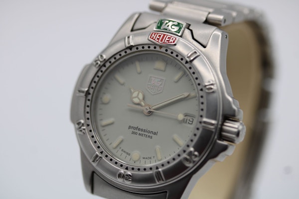 TAG Heuer Professional 200MT - image 2