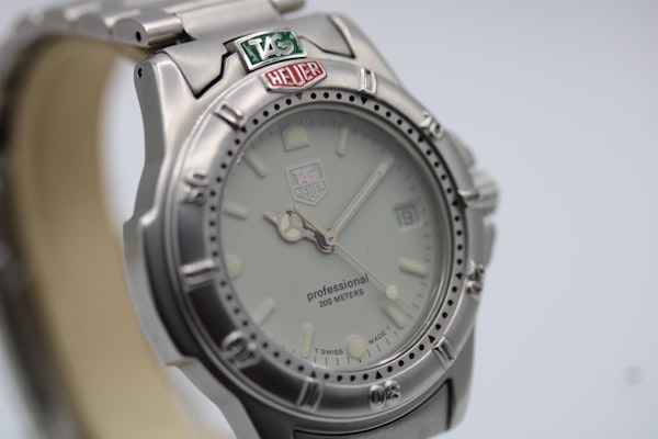 TAG Heuer Professional 200MT - image 4