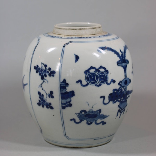 Chinese blue and white ginger jar with pierced wooden cover, Kangxi (1662-1722) - image 7