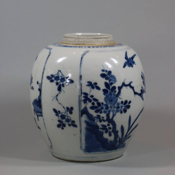 Chinese blue and white ginger jar with pierced wooden cover, Kangxi (1662-1722) - image 10