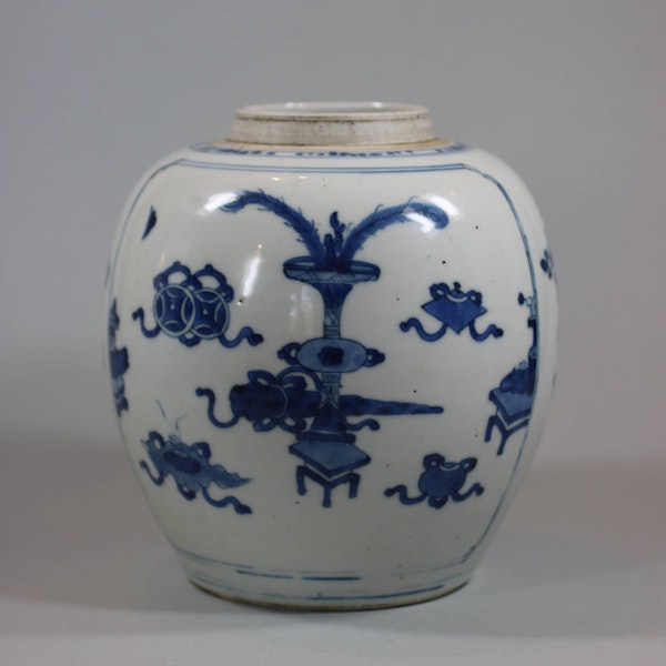 Chinese blue and white ginger jar with pierced wooden cover, Kangxi (1662-1722) - image 6