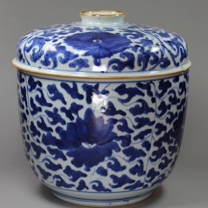 Chinese blue and white potiche and cover, Kangxi (1662-1722)
