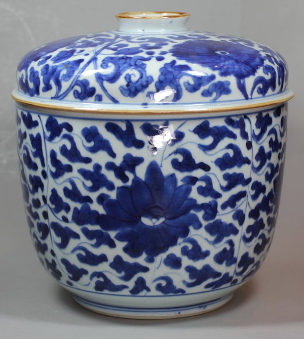 Chinese blue and white potiche and cover, Kangxi (1662-1722) - image 2