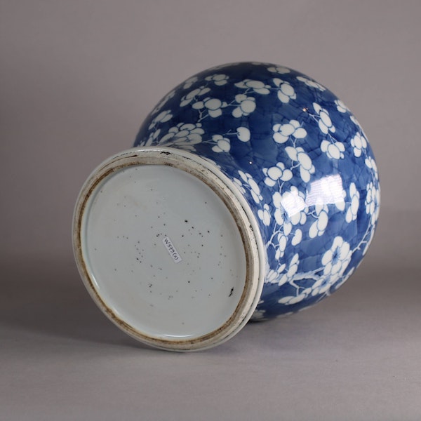 Chinese blue and white baluster vase, Kangxi (1662-1722) - image 2