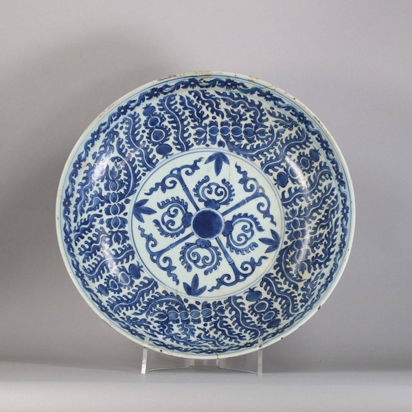 Chinese blue and white dish for the Islamic market, Kangxi (1662-1722), circa. 1670 - image 1