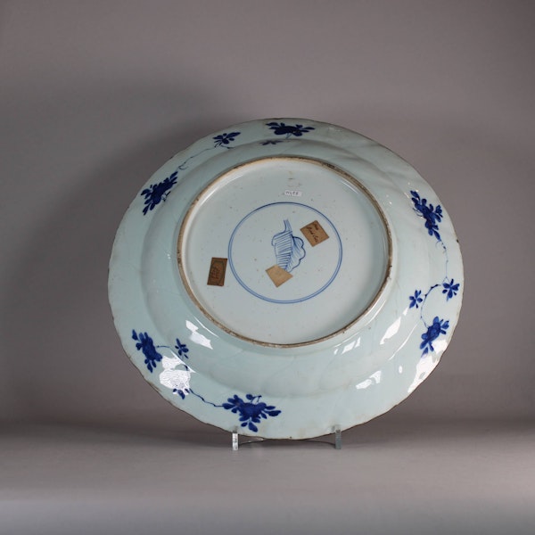 Chinese blue and white charger, Kangxi (1662-1722) - image 2