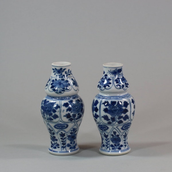 Pair of miniature Chinese blue and white waisted lobed vases, Kangxi (1662-1722), - image 5