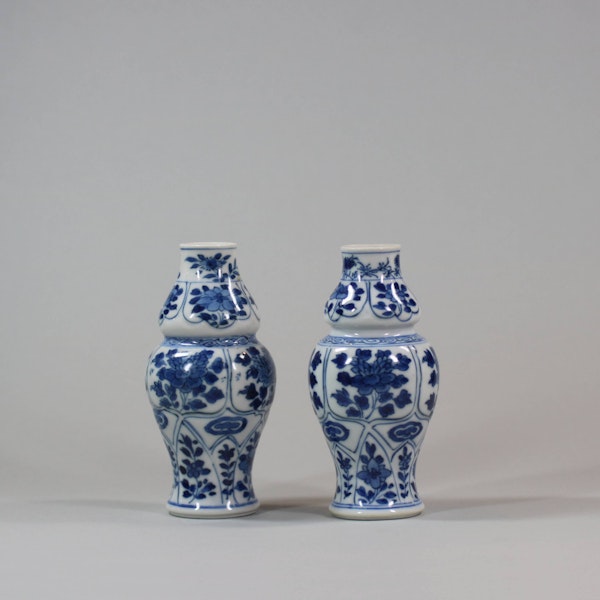 Pair of miniature Chinese blue and white waisted lobed vases, Kangxi (1662-1722), - image 1