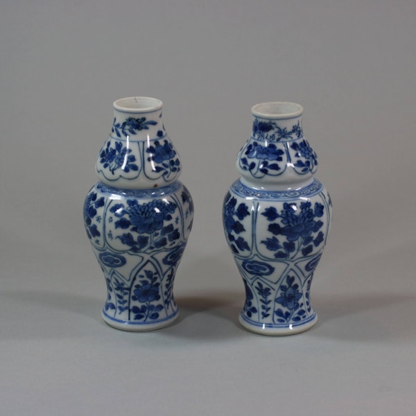 Pair of miniature Chinese blue and white waisted lobed vases, Kangxi (1662-1722), - image 6