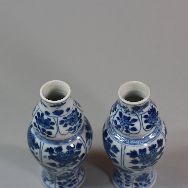 Pair of miniature Chinese blue and white waisted lobed vases, Kangxi (1662-1722), - image 4