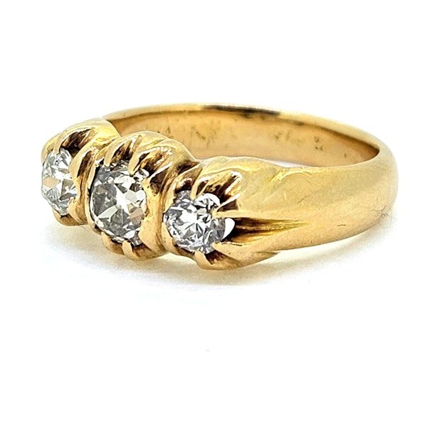 Vintage 3 stone diamond ring - image 2