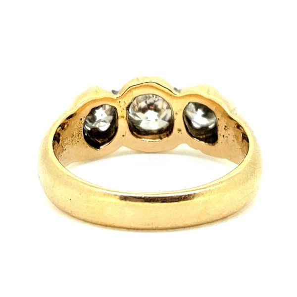 Vintage 3 stone diamond ring - image 3