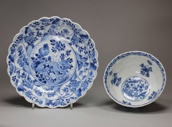 Chinese blue and white moulded bowl and saucer, Kangxi (1662-1722) - image 4