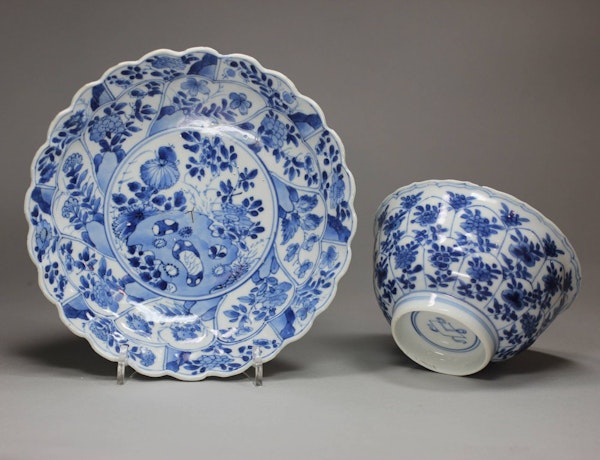 Chinese blue and white moulded bowl and saucer, Kangxi (1662-1722) - image 1