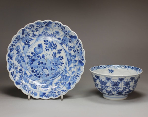 Chinese blue and white moulded bowl and saucer, Kangxi (1662-1722) - image 2