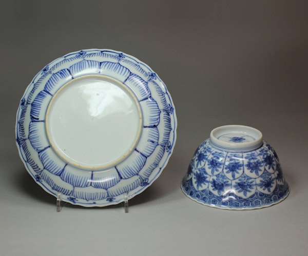 Chinese blue and white bowl and saucer, Kangxi (1662-1722) - image 2