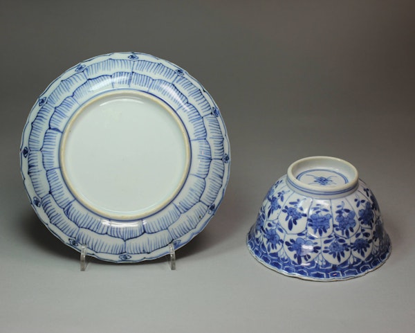 Chinese blue and white bowl and saucer, Kangxi (1662-1722) - image 2