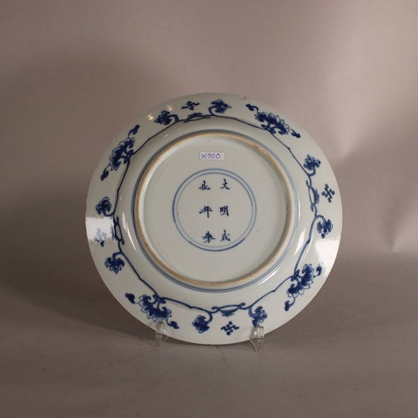 Chinese blue and white ‘Riot of Rotterdam’ plate, Kangxi (1662-1722) - image 3