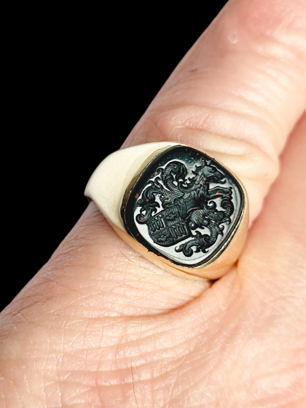 Fine bloodstone seal engraved 18ct gold signet ring SKU: 7582 DBGEMS - image 1