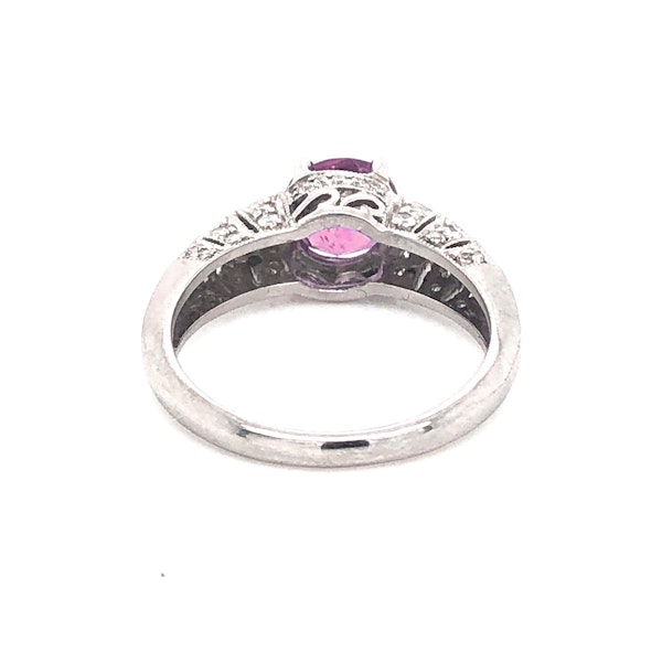 Modern Pink Sapphire, 1.57 Carats Diamond and Platinum Ring, Circa 2009 - image 6