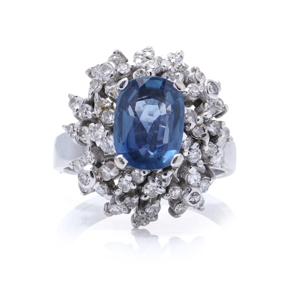 18kt white gold blue Ceylon sapphire diamond cluster ring - image 2