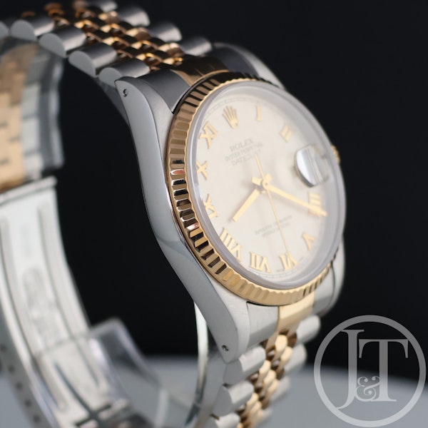 Rolex Datejust 36mm 16233 Ivory Pyramid Roman Dial Jubilee with papers dated1994 - image 5