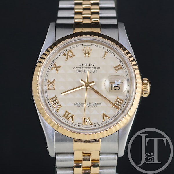 Rolex Datejust 36mm 16233 Ivory Pyramid Roman Dial Jubilee with papers dated1994 - image 1