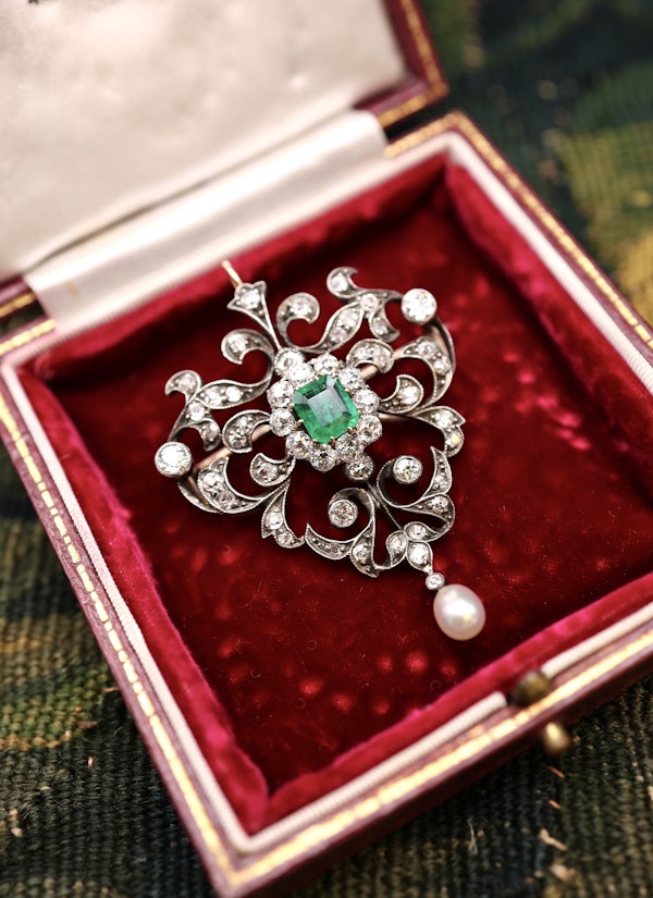 A very fine Edwardian Pendant/Brooch, a central Emerald & Diamond Cluster within a foliate stylised Heart Shaped Diamond Set frame suspending a Pear shaped Natural Pearl. Circa 1890 - image 1