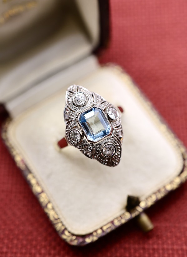 A very fine Aquamarine & Diamond Art Deco ring set in 14ct Yellow Gold & Platinum, plausibly Austro-Hungarian, Circa 1920 - image 1