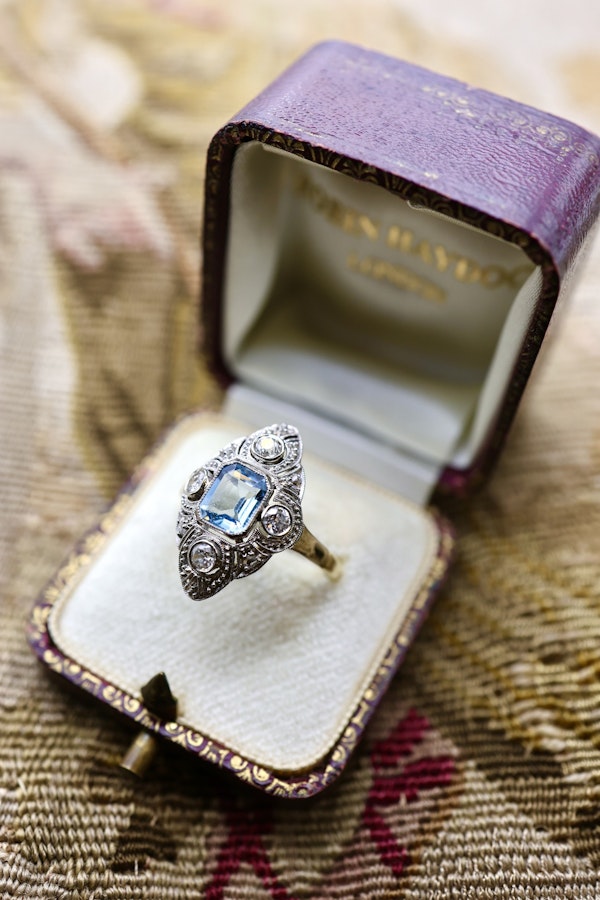 A very fine Aquamarine & Diamond Art Deco ring set in 14ct Yellow Gold & Platinum, plausibly Austro-Hungarian, Circa 1920 - image 2