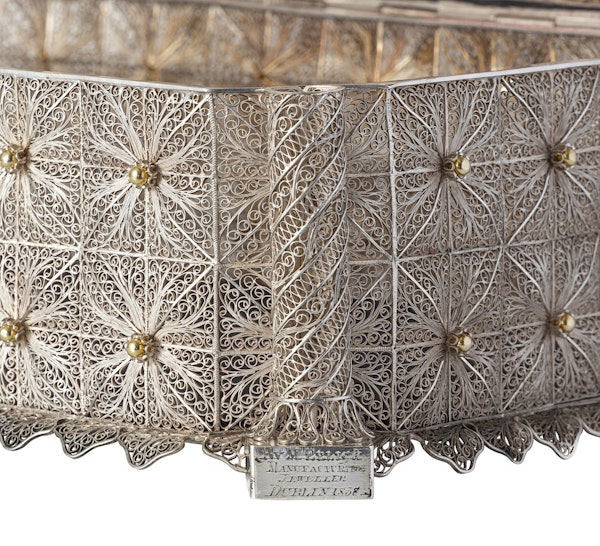 A magnificent mid-19th century silver and silver gilt filigree casket of Irish and Jewish interest inscribed ‘By M. Erlich Manufacturing Jeweller Dublin 1858 - image 5