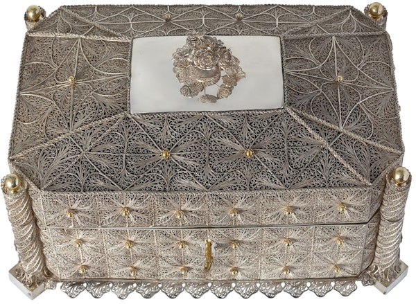 A magnificent mid-19th century silver and silver gilt filigree casket of Irish and Jewish interest inscribed ‘By M. Erlich Manufacturing Jeweller Dublin 1858 - image 3