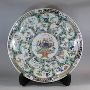 Massive Chinese famille-verte charger, Kangxi (1662-1722)