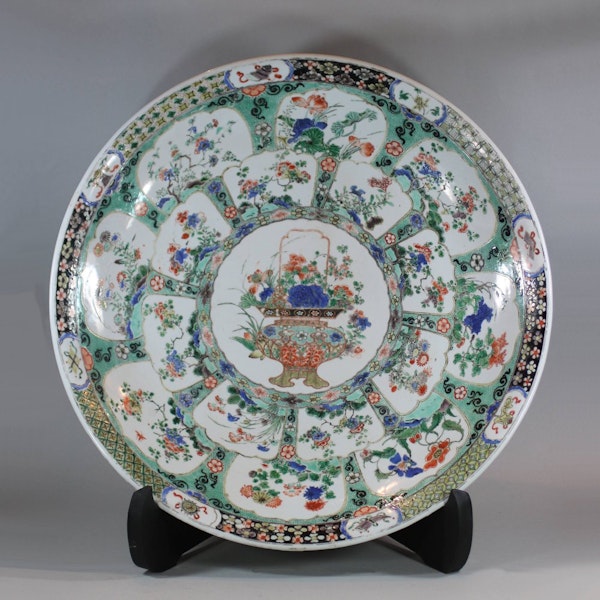 Massive Chinese famille-verte charger, Kangxi (1662-1722) - image 1