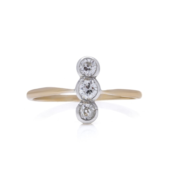 Early 20th century 18kt gold and silver three-stone diamond ring - image 5